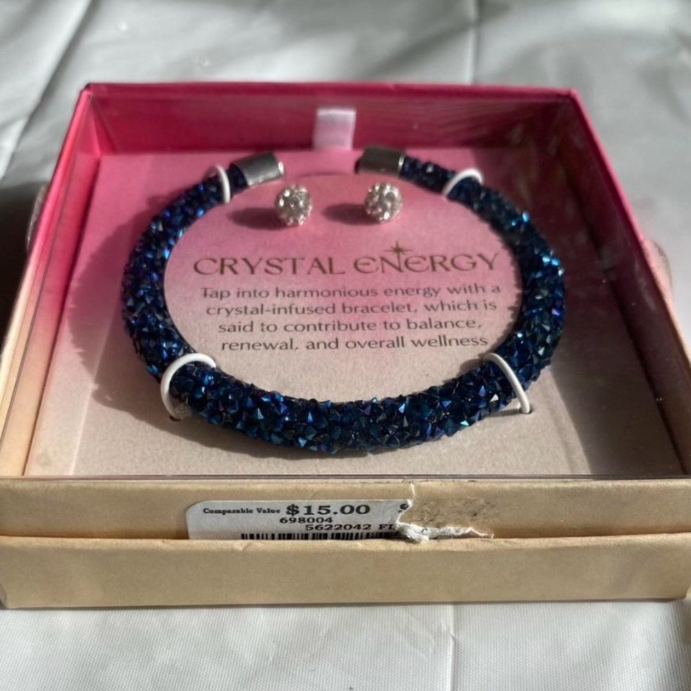 Crystal Energy 💎 Blue Bracelet & Earrings Set - Picture 4 of 5